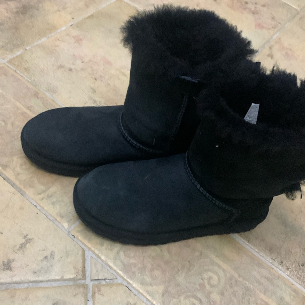 black Uggs